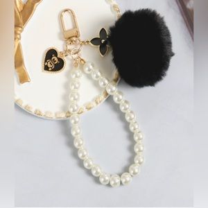 🖤 (BLACK) Fuzzy Luxe Keychain